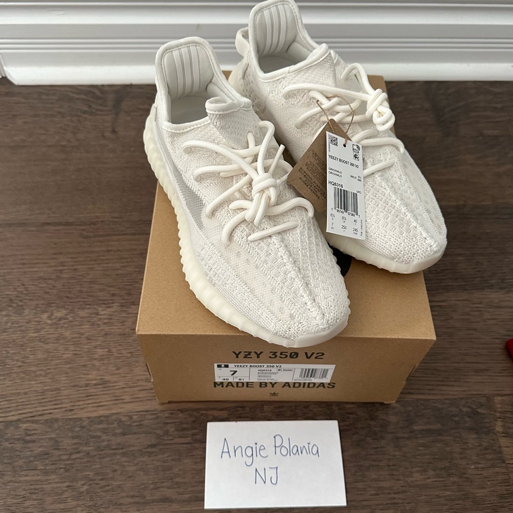 YEEZY BOOST 350 V2